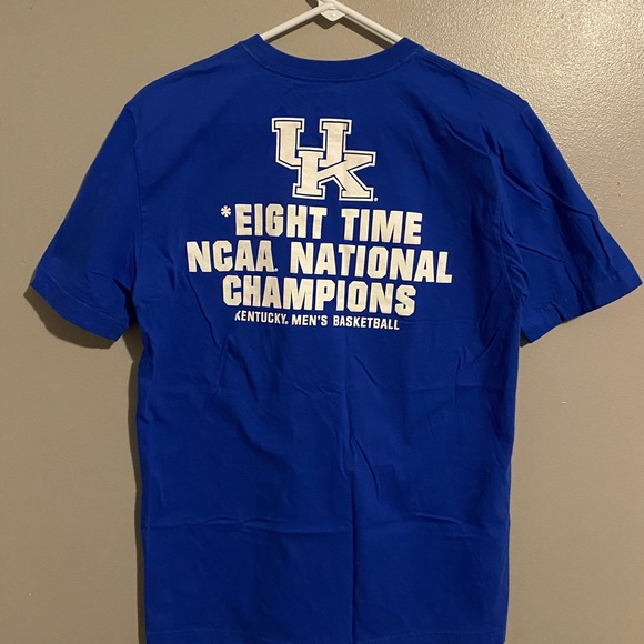 Nike University of Kentucky 8X National Basketball Champions! - Picture 3 of 5